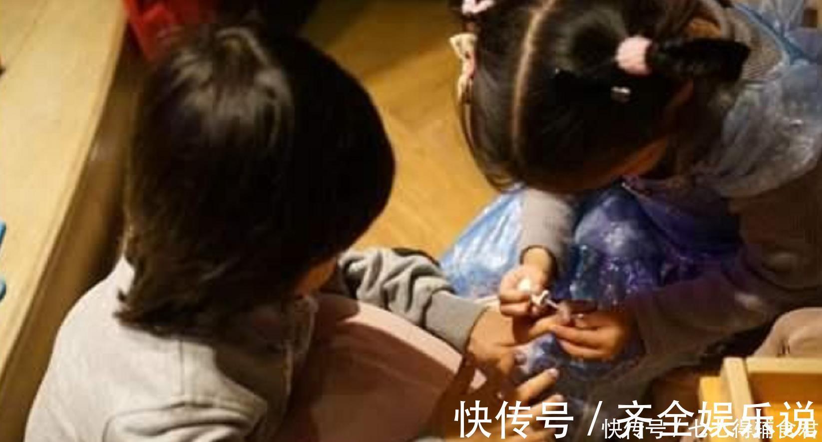 小更|弟弟打扰哥哥写作业,谁曾想却被硬生生拖出房门,网友:亲哥实锤