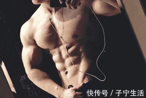 冠军|腹肌练成搓衣板,靠实力撸铁的95后,赢得大学生赛健体全场冠军