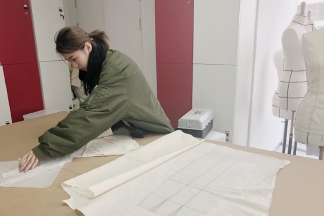 孩子|《变形记》中的16岁女巨婴:每日花销过万吃饭要人喂,如今咋样了