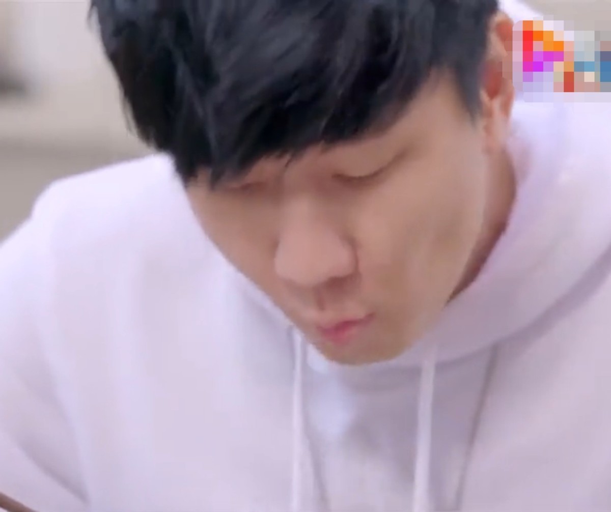 谢霆锋|谢霆锋一块肉放了2年继续吃,做法精细厨艺好厉害,馋“哭”网友