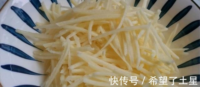 早餐|快手早餐，土豆丝鸡蛋饼，香嫩可口，制作简单，早餐就选它吧！