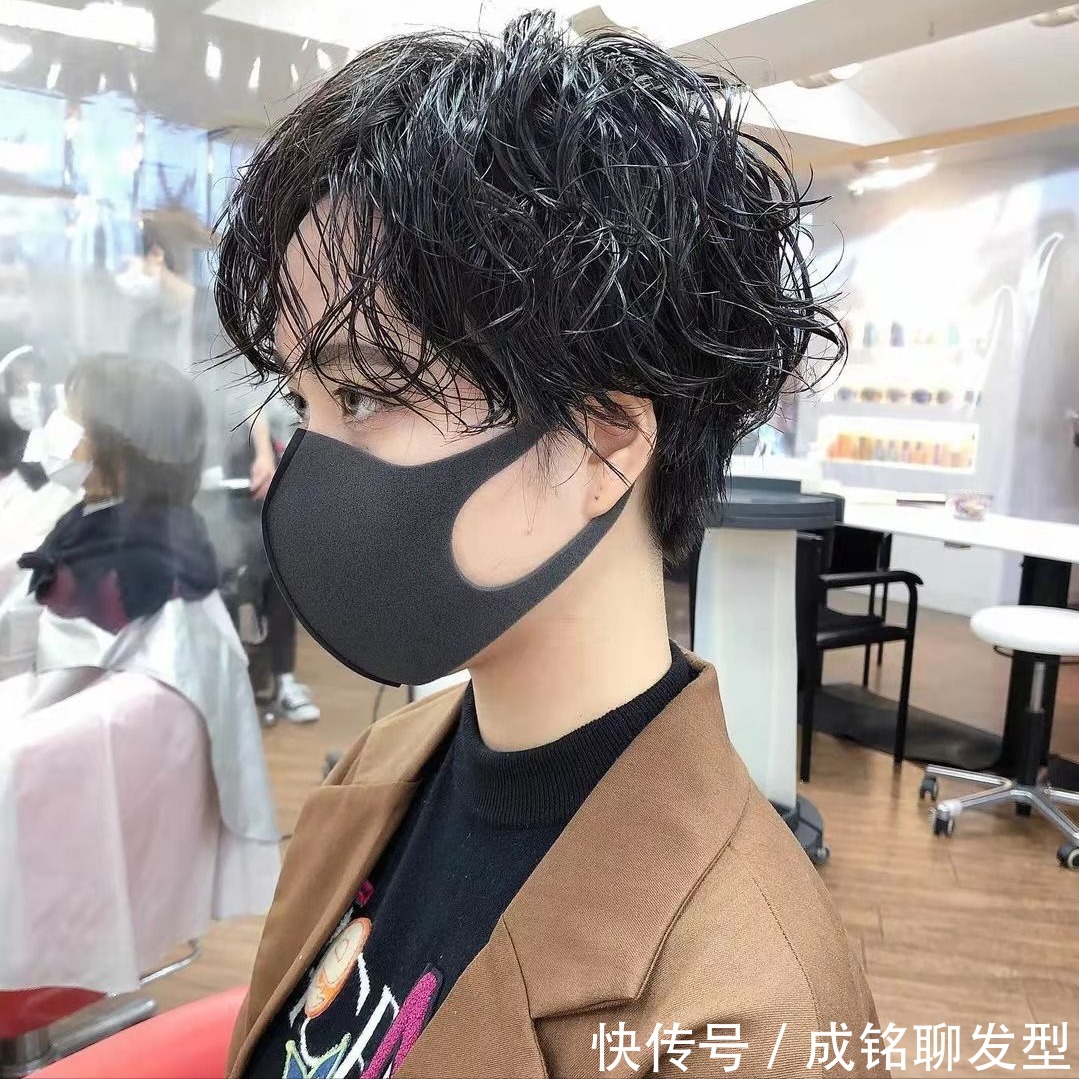 卷发|“冷烫”已经过时了?看看这种很火的湿发卷烫发,省钱又好打理