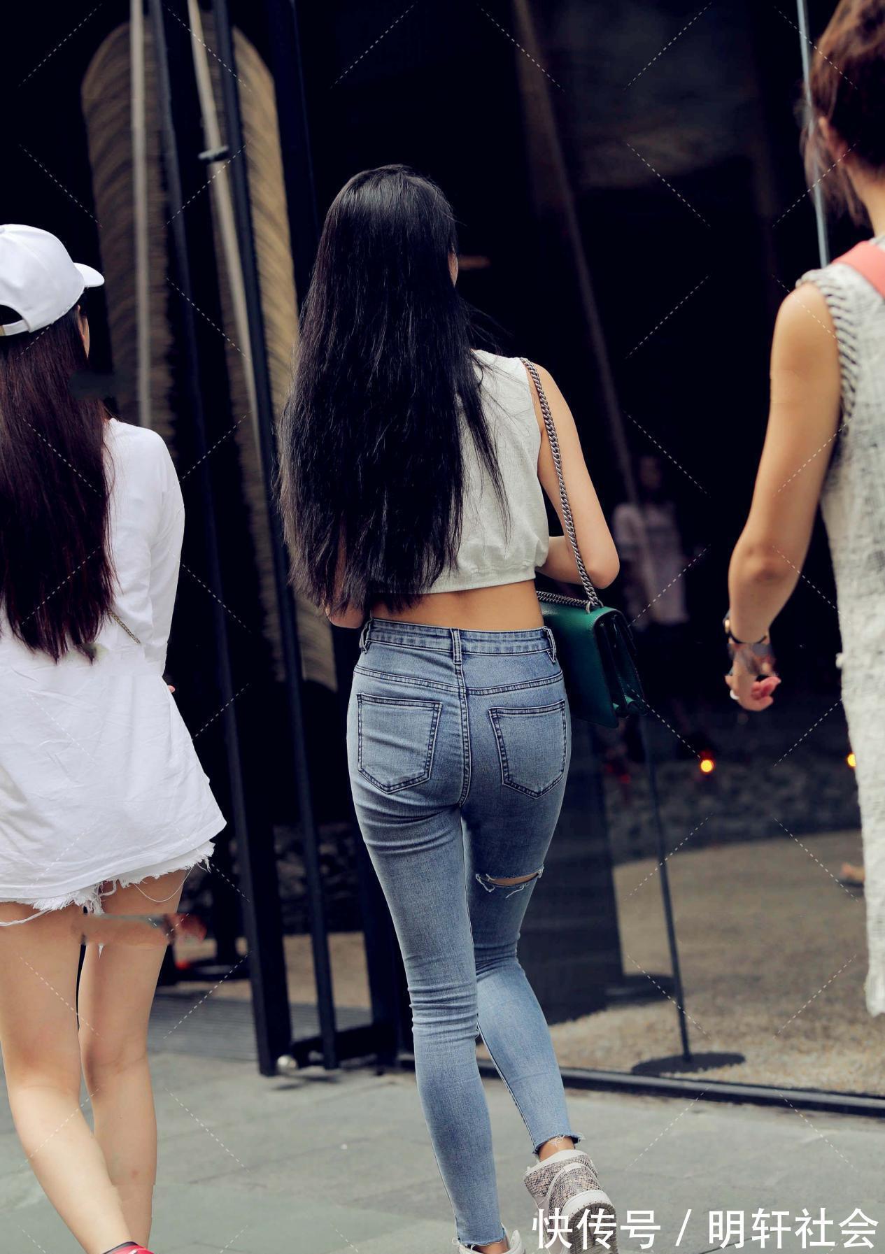 美女|时尚：美女少女感十足，性感搭配尽显极致女人魅力！