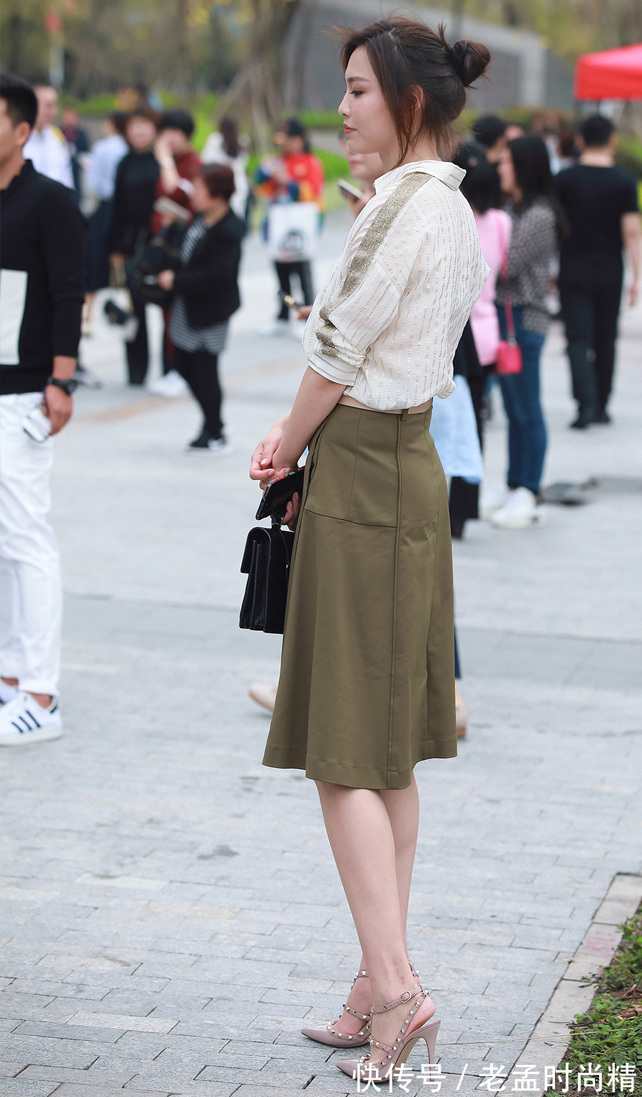 衬衫|初秋衬衫配半身裙,穿出了温婉大气,美的优雅时尚又显干练