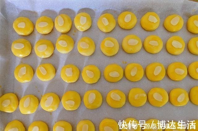 想吃饼干自己在家做,香酥美味,一口一个,比买来的好吃百倍