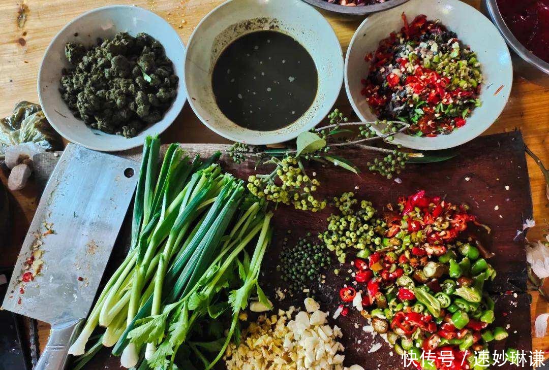 地方|据说这是苗族人的最爱?美食篇章浓墨重彩的一笔!游客:太重口了