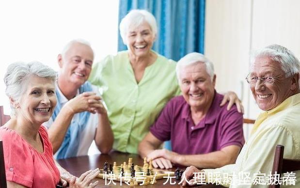 染发|无论男女,60岁后2件事最好少做,长寿也许会更“偏爱”你