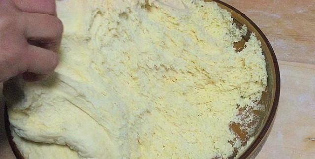 喜欢吃玉米面的一定要收藏，这样做比面包还暄软香甜，比馒头简单