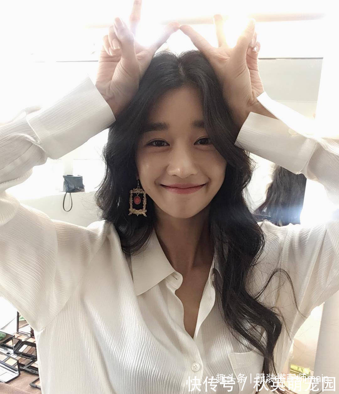 弧度|女人别再留披肩发了,很显老!今年流行这6款卷发,减龄显脸小