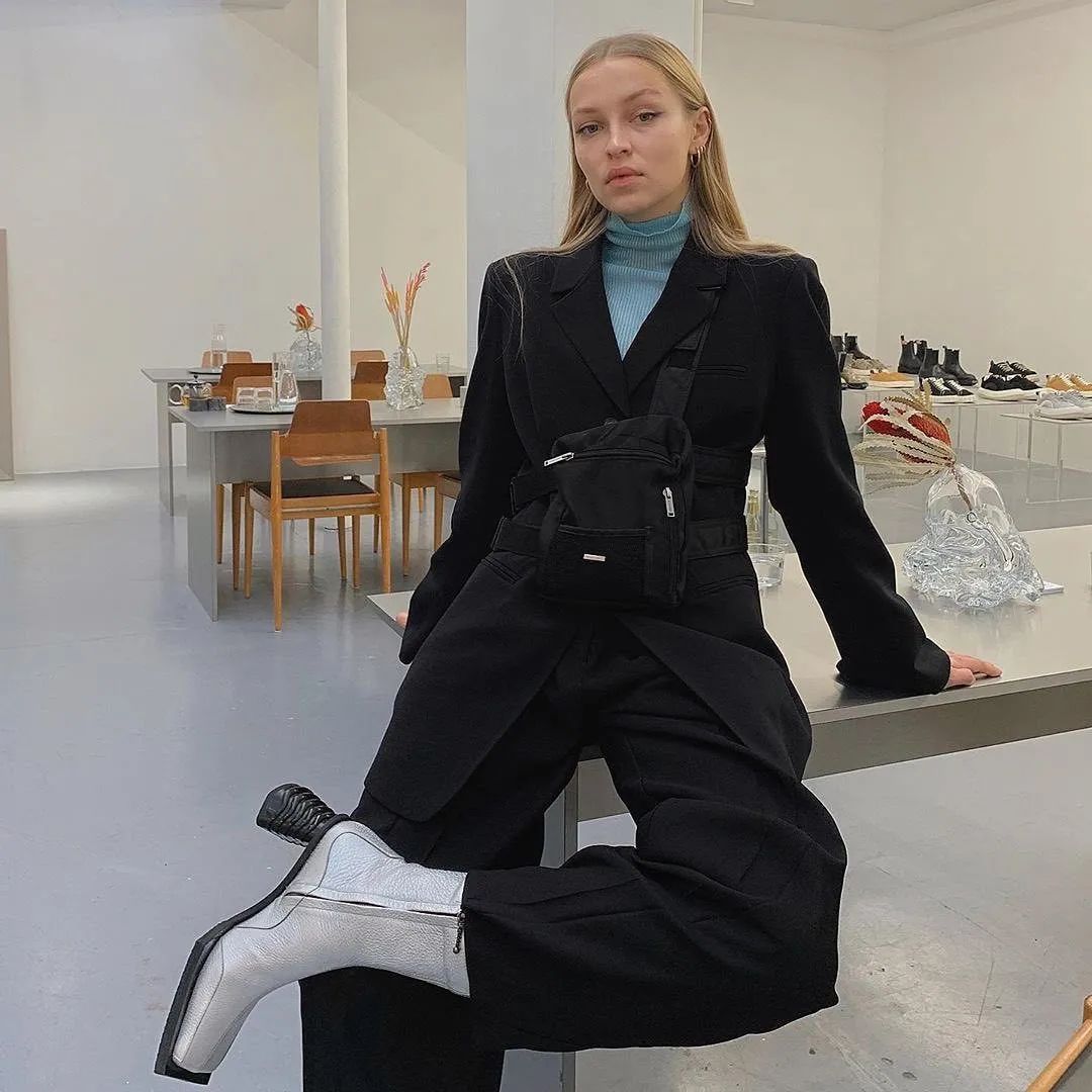 时髦|这个秋冬,让鞋子时髦起来的秘诀竟然是“变方”