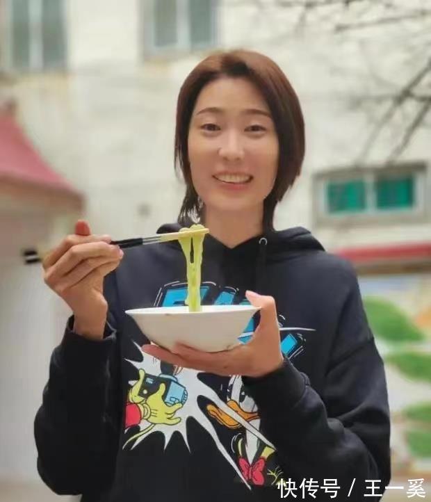 天津女排|我跨过了很多坎!朱婷上央视节目坦言:我一定会战胜伤病!