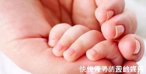 碰瓷|助产大夫被新生儿“碰瓷”,网友调侃这么记仇,长大后不好惹