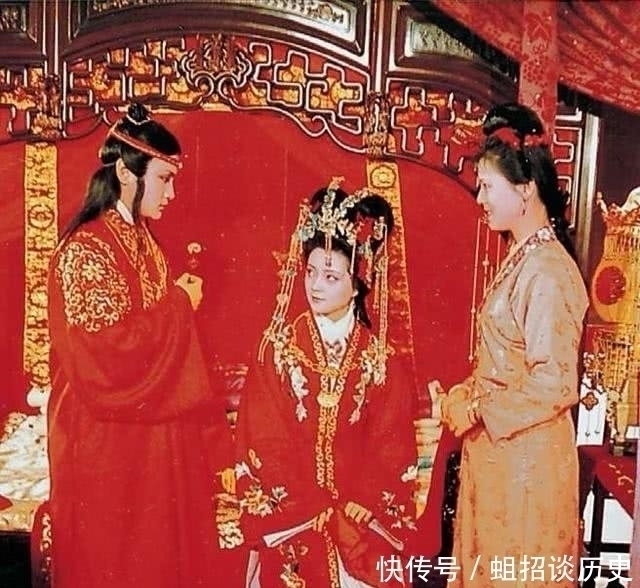 金玉良缘|宝玉梦中大喊：不要金玉良缘，只要木石姻缘，宝钗听完为何怔住了