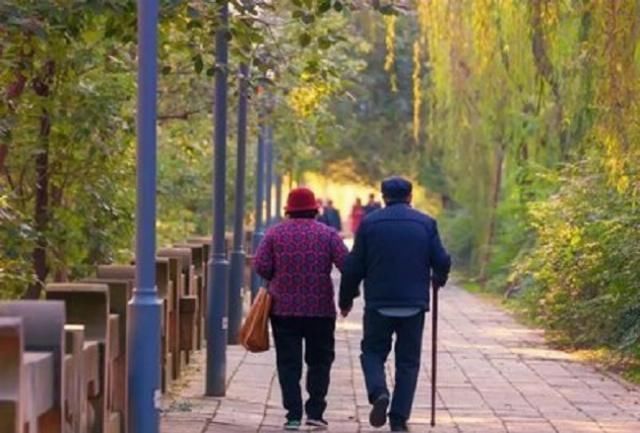 二胎|为啥条件差的家庭生二胎却更积极，剖析深层次原因后，一声叹息