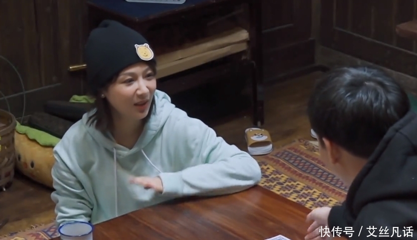 小猴紫 《向往5》节目组撮合张艺兴和杨紫,小猴紫在线辟谣,方式很高级