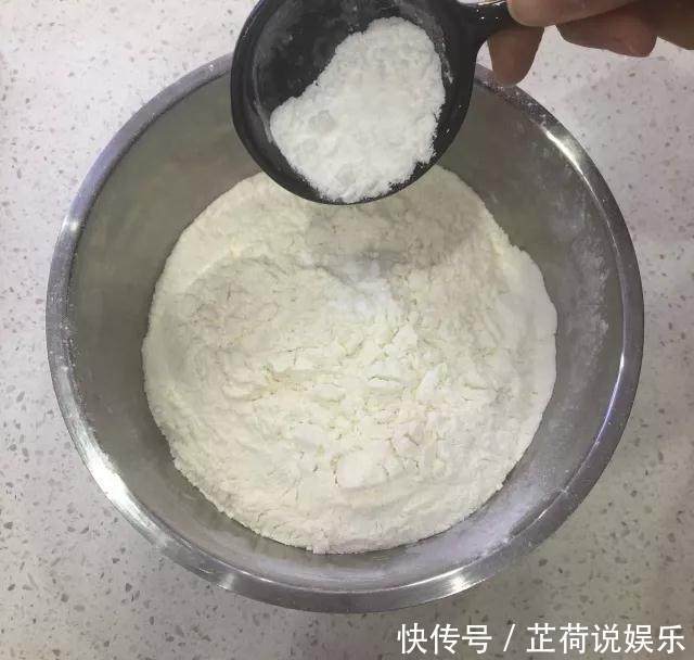 红糖发糕在家也能蒸,简简单单,香甜软糯,回忆童年的味道!