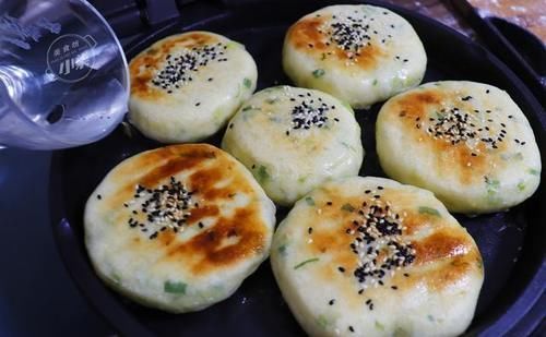 这饼我一周做2回，筷子一搅，外酥里软，大人孩子抢着吃，太香了