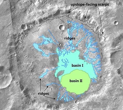 研究人员发现令人费解的位于火星火山口内部的湖泊系统
