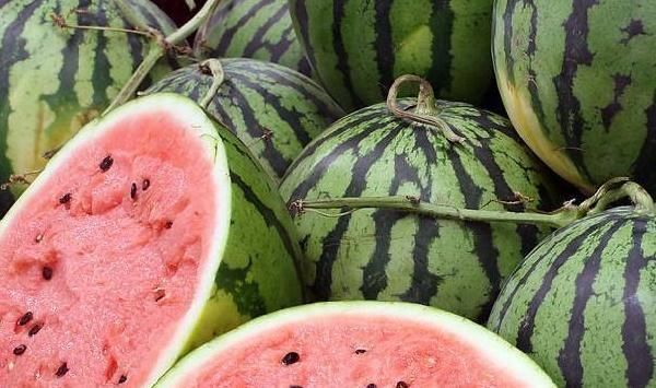 医生从不吃的4种水果,再馋也要忍住,越吃”湿气“越重