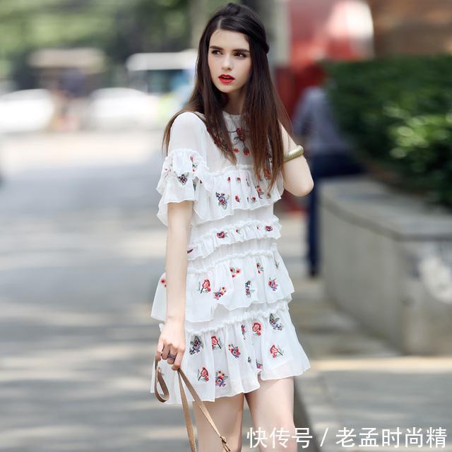 蕾丝|试试这些气质长裙,让你美出新高度