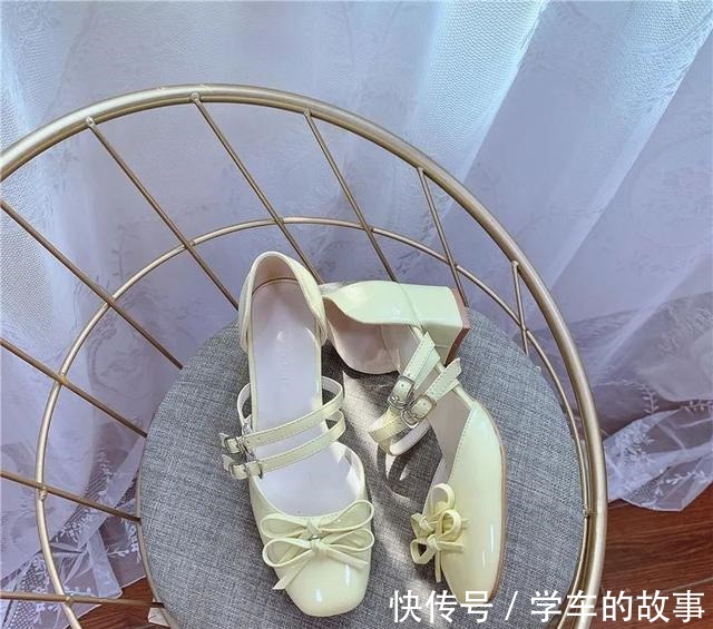 脚背 是时候穿凉鞋了！今年流行这几款，清凉显脚小！