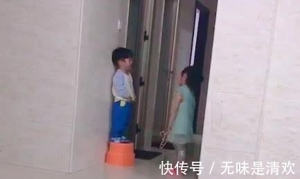 小姐姐|“霸道姐姐”教训弟弟走红,打弟弟要乘早,宝宝:长大了再报仇