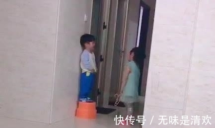 小姐姐|“霸道姐姐”教训弟弟走红，打弟弟要乘早，宝宝：长大了再报仇