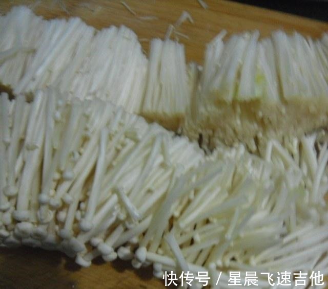 美食天下|金针菇炒油麦菜，简单快手，清香味美！