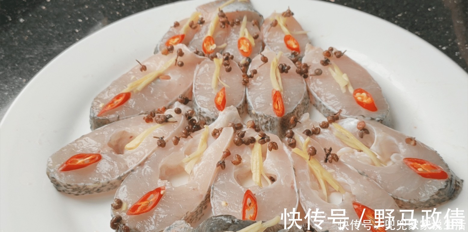 好吃|鱼吃了几十年，这一个做法百吃不腻，简单易做没腥味，嫩滑又好吃
