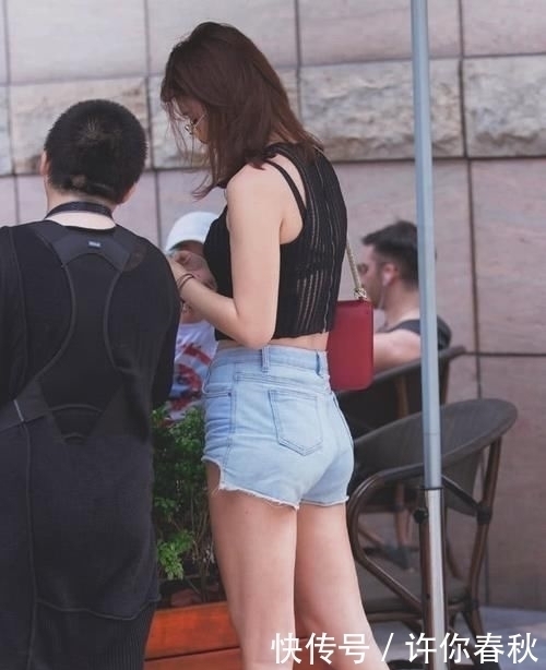 感觉|两种不同风格的背心穿搭,给你个性十足的感觉,永不撞衫