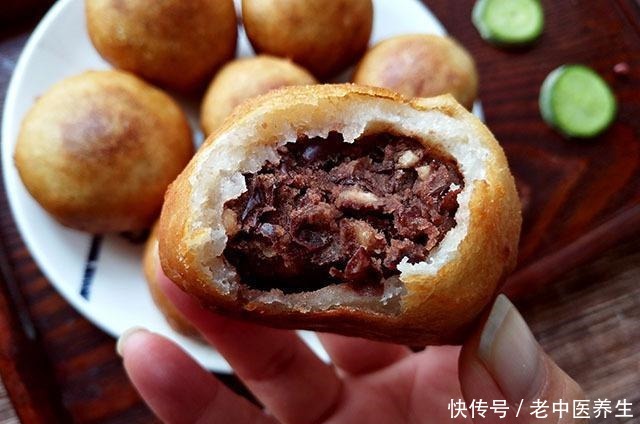 冷天迷上吃它，煮成馅料放进糖糕里，一口气连吃3个才过瘾，真香！
