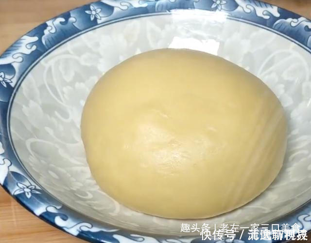 面粉别蒸馒头了,教你面包懒人做法,不烤不蒸,松软香甜又拉丝