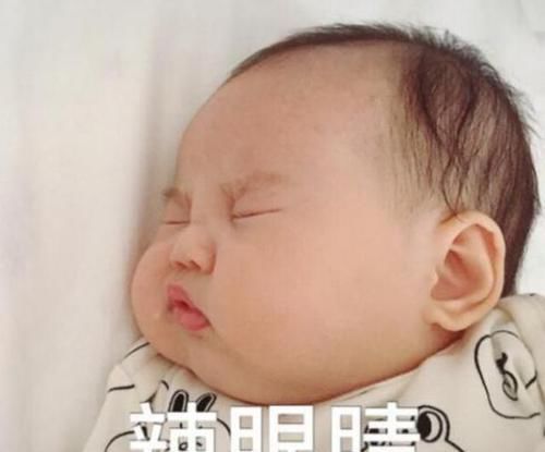 dh这个宝宝火了,刚出生就一脸嫌弃样,网友:孟婆骗我,这家没有钱