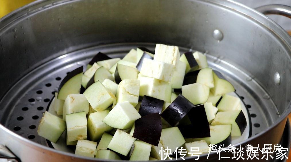 下饭|先蒸后炒,做出来的茄子不吸油,配上牛肉末一起炒,下饭好吃