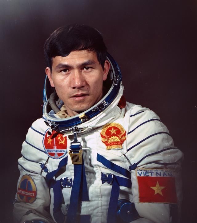 中将 首位亚洲宇航员不是中国人，曾击落美军轰炸机，从中尉升至中将