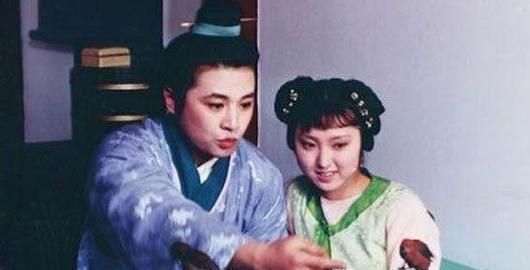 贾蔷$最像黛玉的姑娘,提前从《红楼梦》中消失,还带走了一位贾家少爷