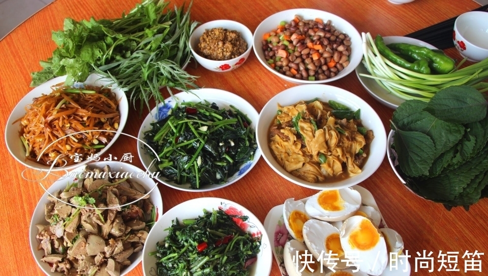 宝妈|在内蒙吃晚餐，自产自足，顺手一做就摆满桌，比吃大鱼大肉健康