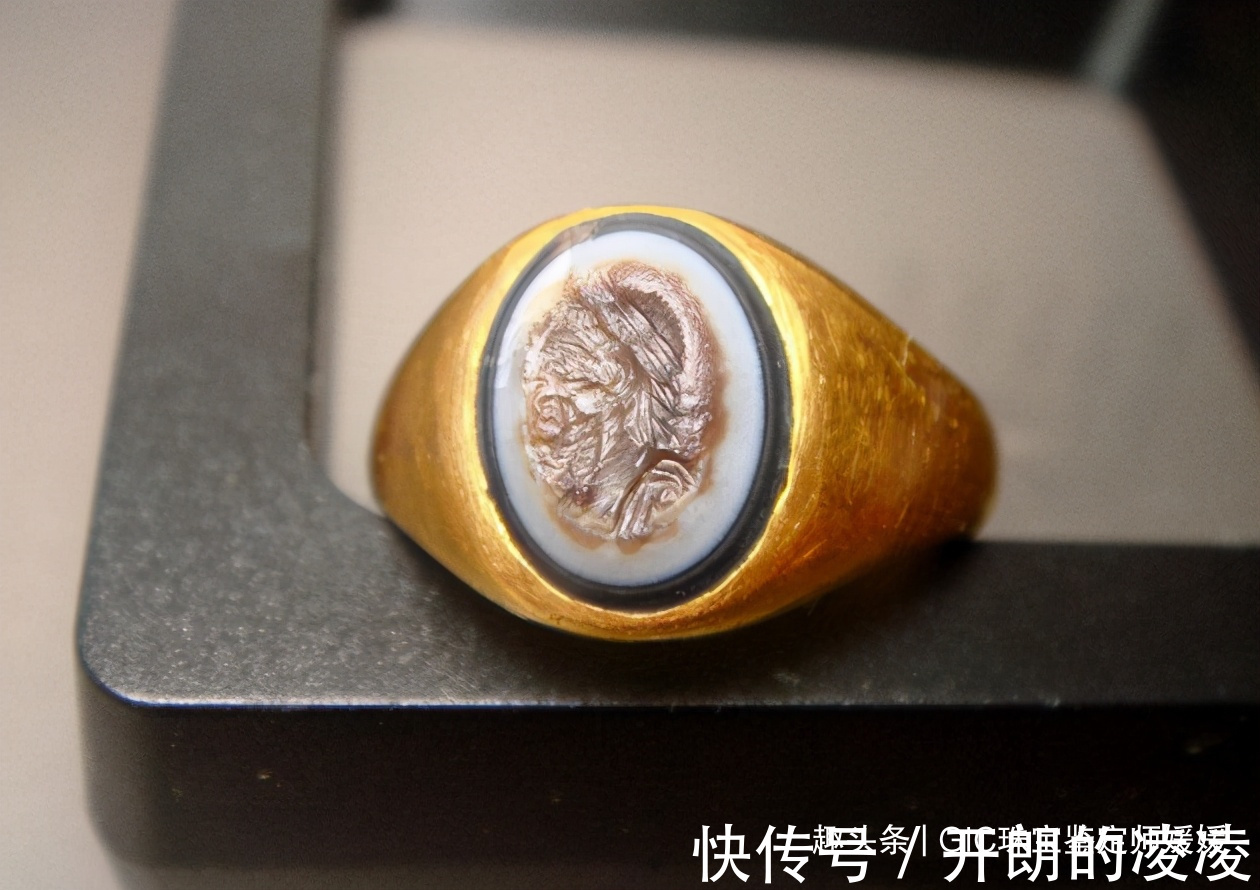 首饰 西方的古代男士为何喜欢佩戴首饰而且各有特点，只为显示这东西