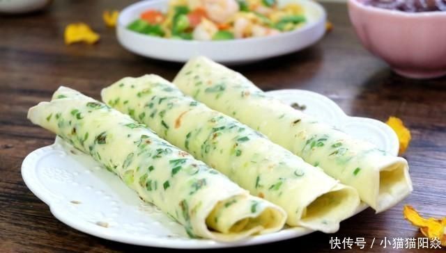 不用揉面,不用电饼铛,只要10分钟,轻松做出3张香葱薄饼,好吃