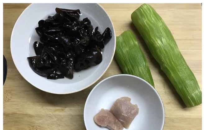 鲜美|这两种菜一起炒,补血效果翻倍,鲜美营养,贫血的人要多吃