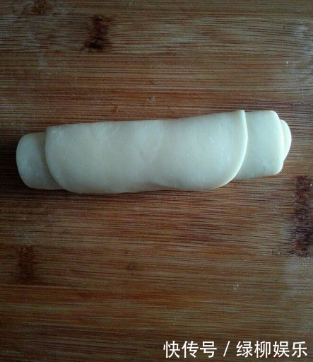 想吃酥饼不用买,教你最简单做法,一卷一擀,酥脆掉渣,越嚼越香