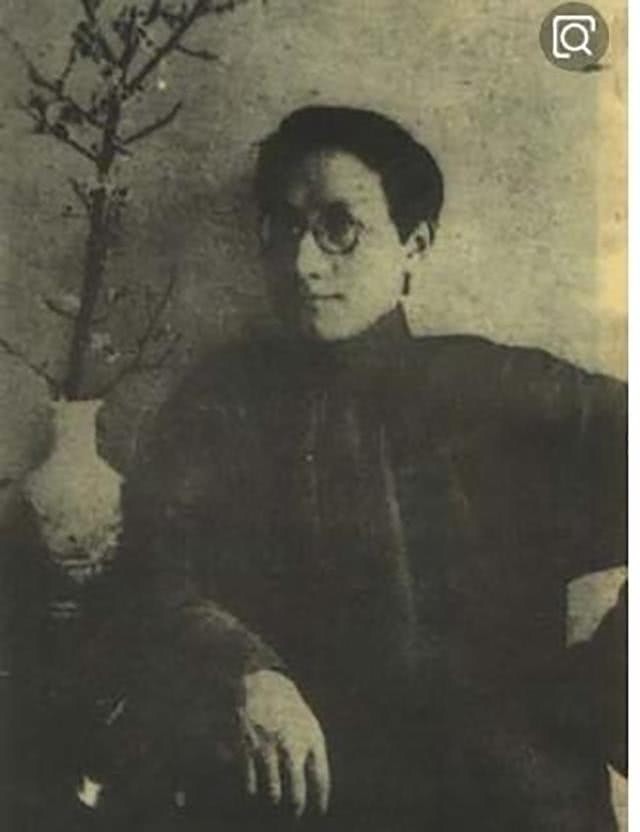 徐志摩:强迫发妻离婚,强娶朋友妻,父亲一句怒骂恰是他一生写照