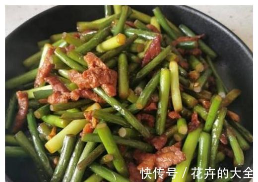 蒜苔炒肉丝|它和肉丝炒，脆嫩有嚼劲，鲜亮有食欲，能吃2碗饭，专治没胃口