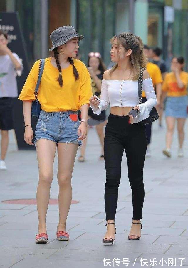 长裤 修身的紧身裤让美女大秀好身材,非常赏心悦目,优雅简约