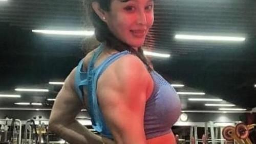 魔鬼身材|“硬核孕妈”走红,怀孕8个月仍有腹肌马甲线,网友魔鬼身材