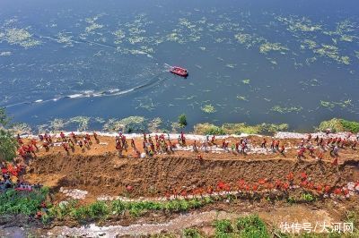 凡人|防汛救灾进行时·凡人英雄｜“洪水不退，我们不走！”各地救援队员很多至今还战斗在防洪抢险的第一线