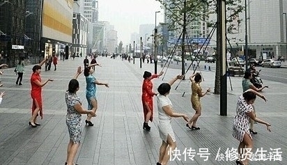 |幽默笑话:快到中午的时候,我饿得不行了,可是……