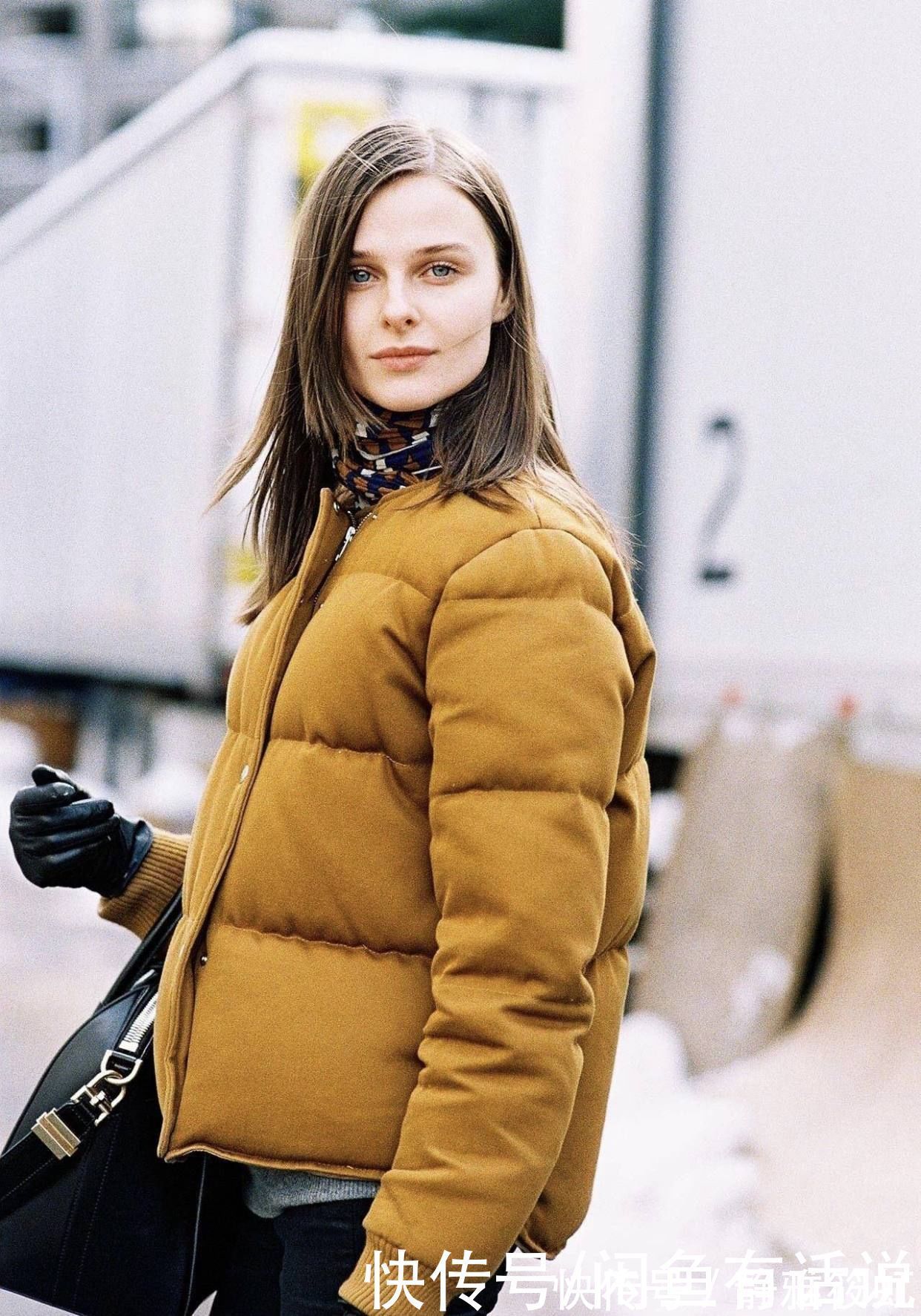 搭配 女人上了年纪,穿羽绒服尽量避开这4种搭配,会拉低档次还显土气