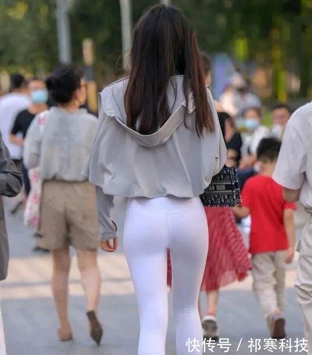 时尚 打底裤的打扮气质可人充满无限活力,展现浪漫情怀!