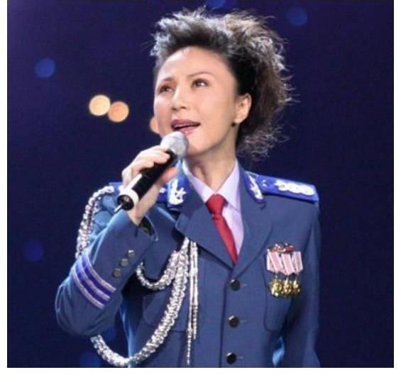 打破韩红记录连登7次春晚，却因太爱钱被封杀，今只能靠走穴生活